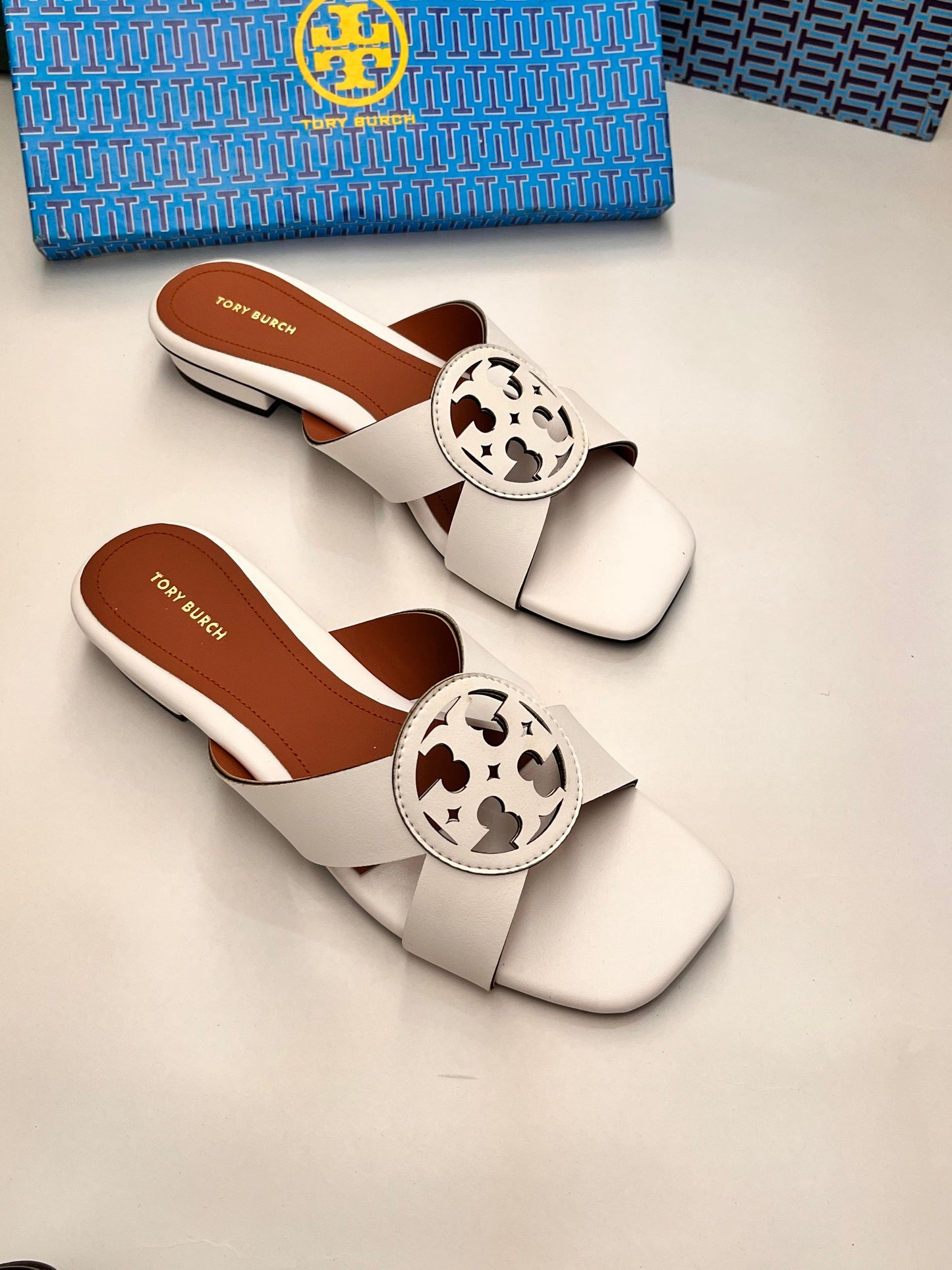 Amélie White Slippers