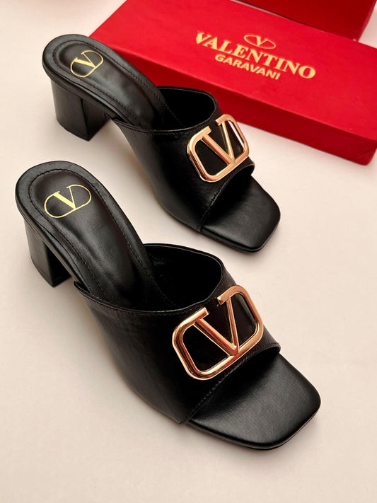 V Logo Heel Black