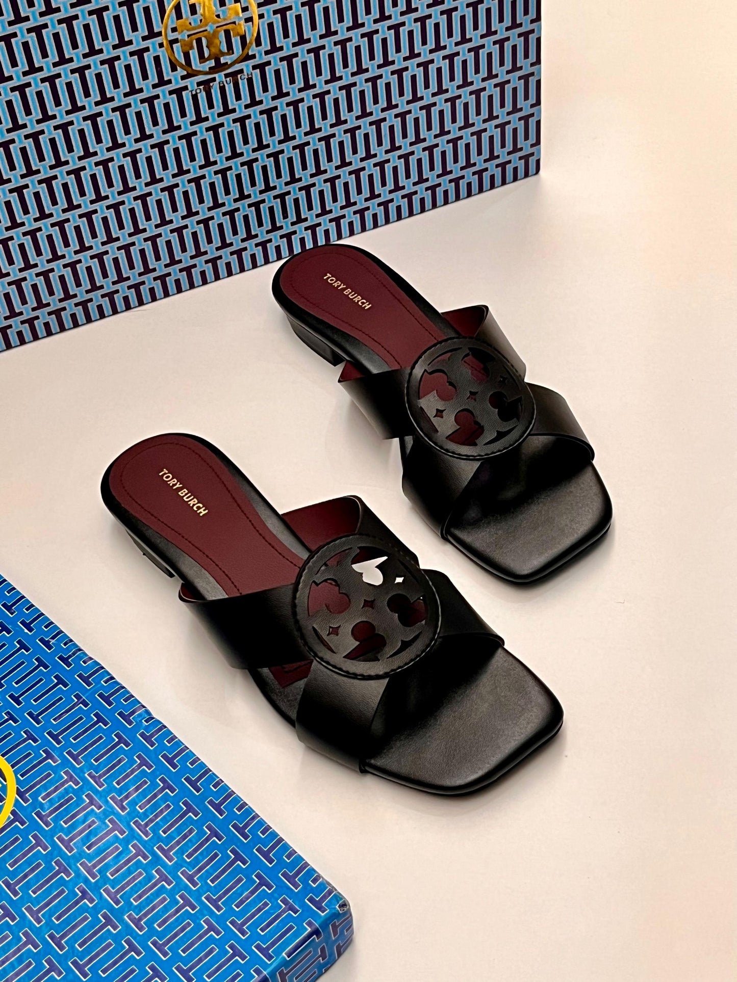 Amélie Black Slippers