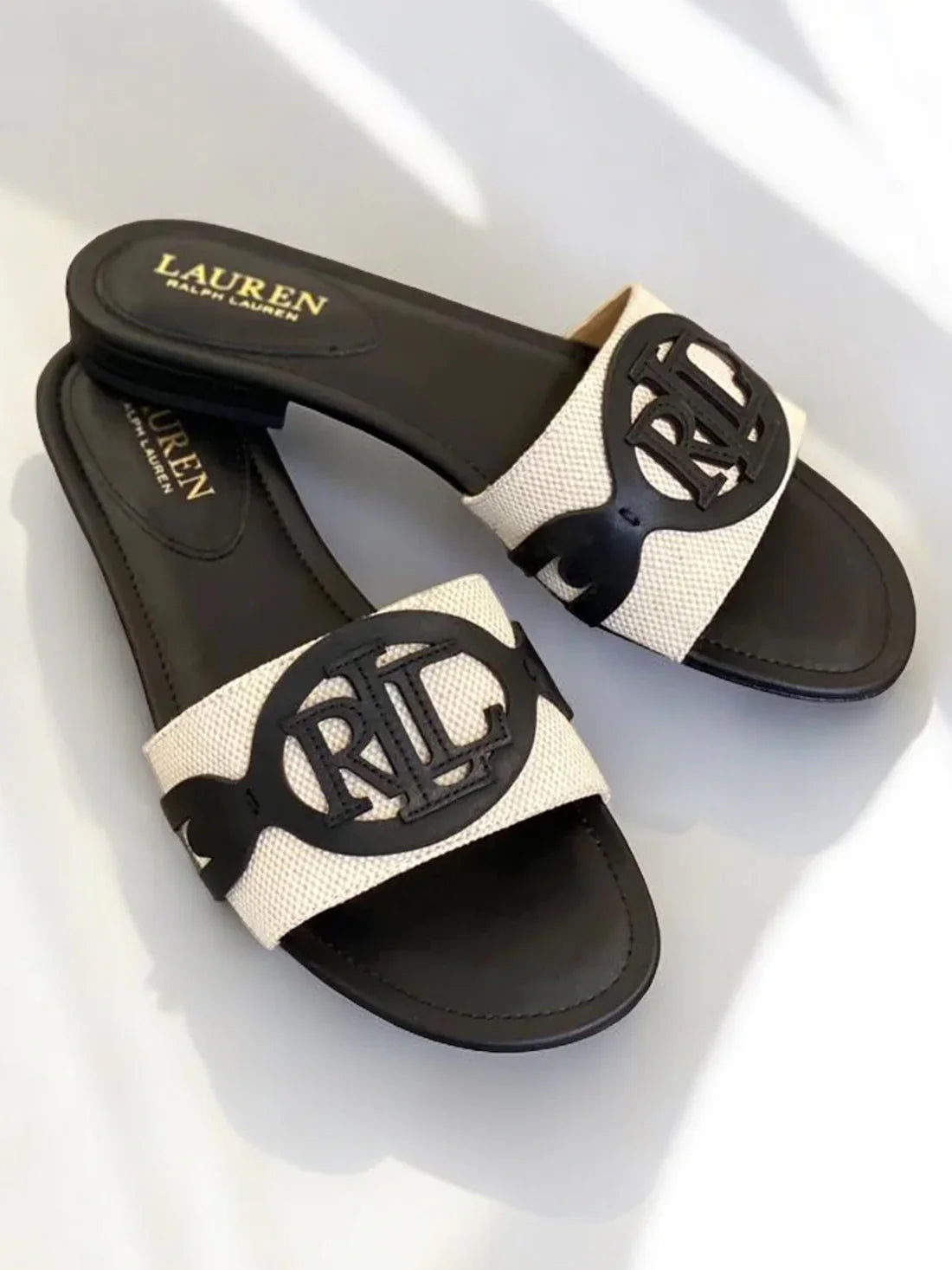 Roylencia Flats Black