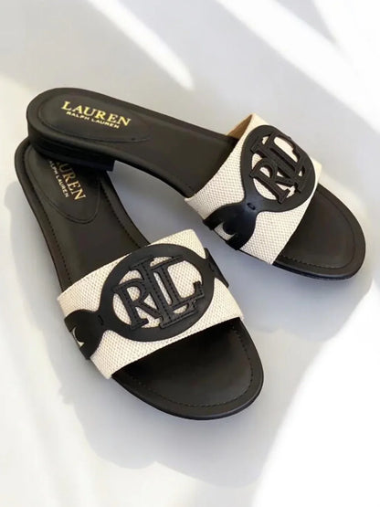 Roylencia Flats Black