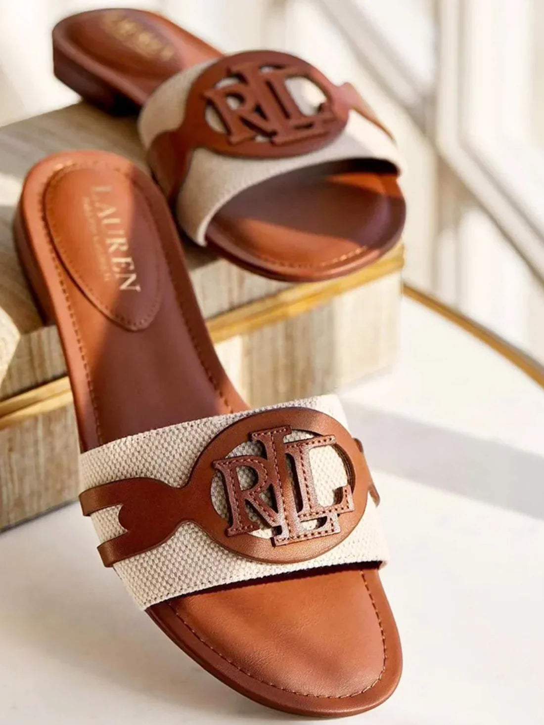Roylencia Flats Brown