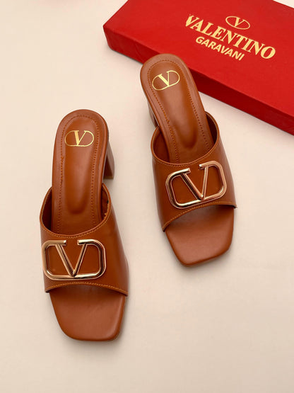 V Logo Heel Brown